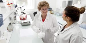 Travaux en laboratoire R&D chez Baikowski SA
